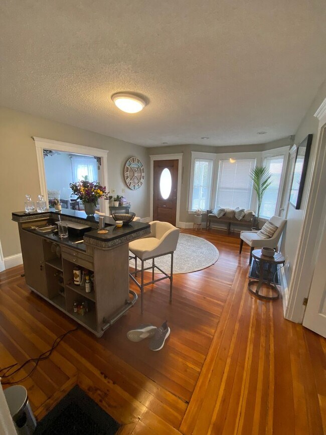 Photo - Huge 4 bed unit in Quincy