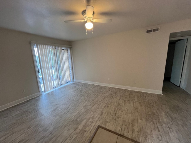 Photo - 2885 Winkler Ave Unit 617