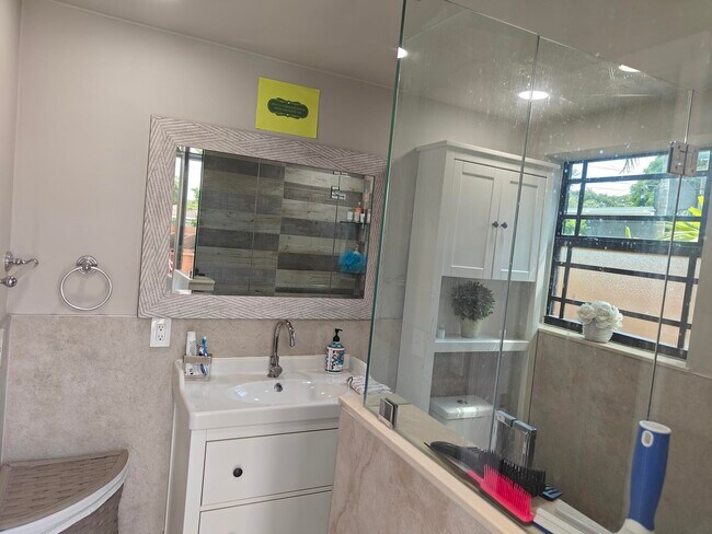 Photo - 2835 Dewey St