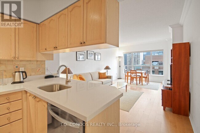 Photo - 909 Bay St. Unit 1806
