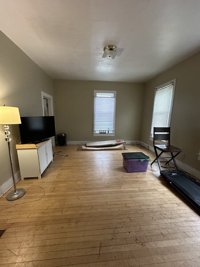 Photo - 4 Bed 1 Bath close to UWEC!