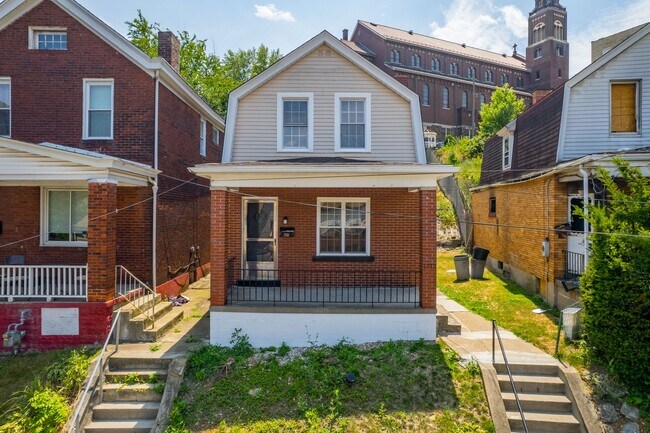 Photo - MOVE-IN SPECIAL! $200 OFF 1ST MONTH RENT T... Casa