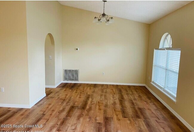 Photo - 2117 Buescher Hill St