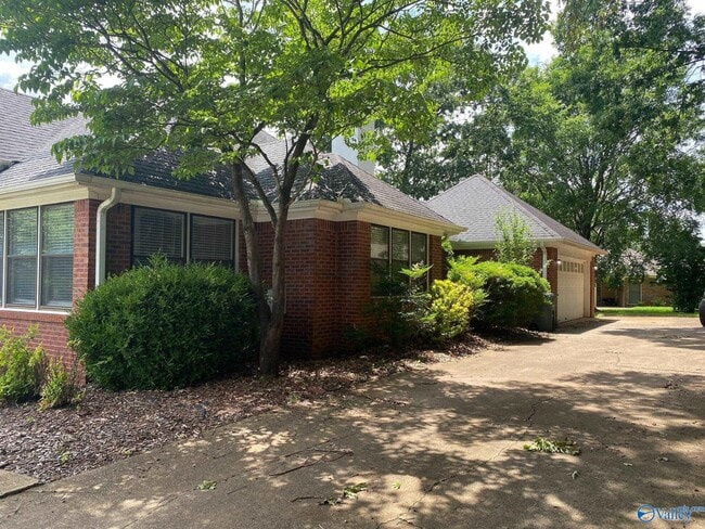 Photo - 203 Glenridge Ct SW