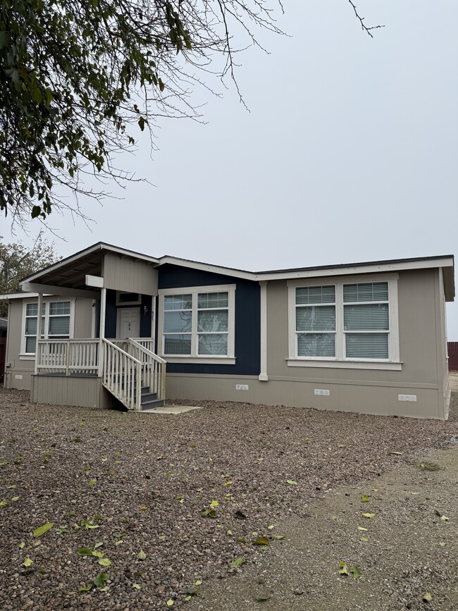 Photo - 819 Dianne Dr