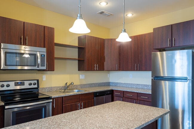 1Br, 1Ba, 1Den - 844sf
