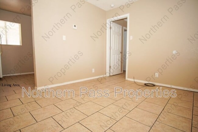 Photo - 8608 Lawson St