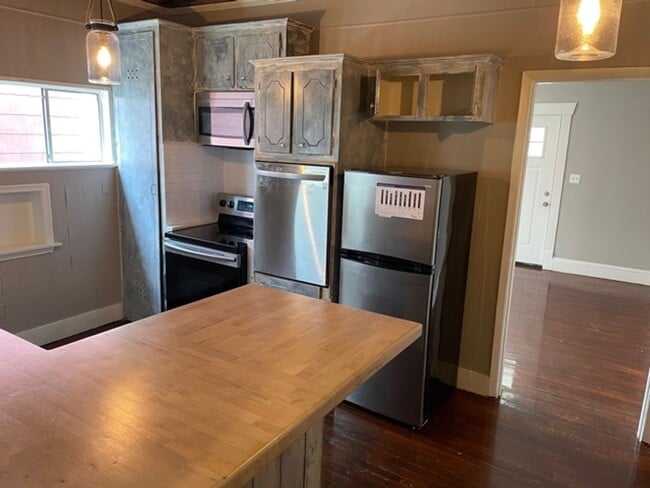 Photo - Remodeled 1 Bed Apartment near LSUS
