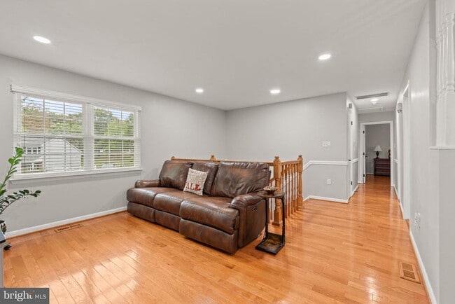 Photo - 5590 Neddleton Ave