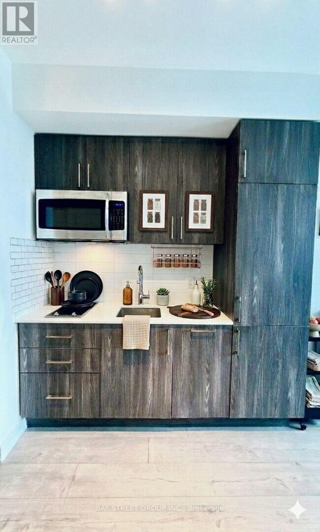 Photo - 576 Front St W Unit 802E