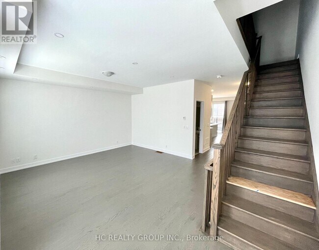 Photo - 24 Guardhouse Cres