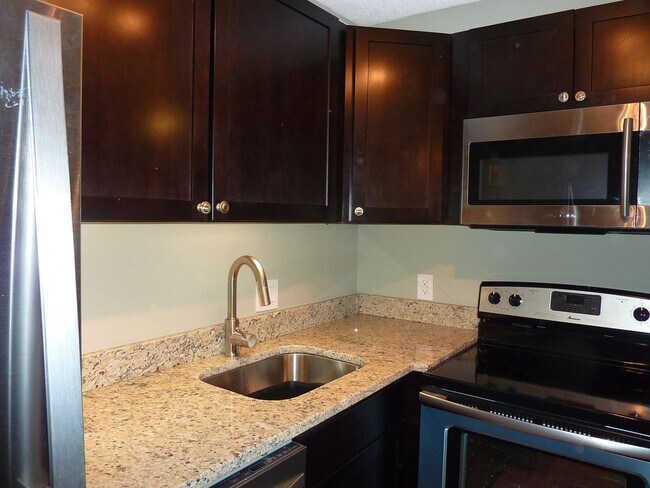 Photo - 1BR Near UTK & Downtown Knoxville – Walk to Cumberland Ave & Neyland Stadium! Unit ET207 BR1 (EVIP)