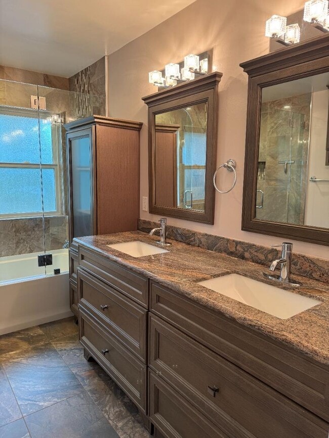 Photo - 1359 Country Club Dr