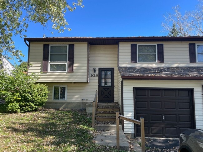 Building Photo - Large, Quiet Home In Englewood (Union) - N...