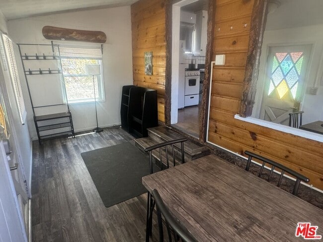 Photo - 208 E Mountain View Blvd