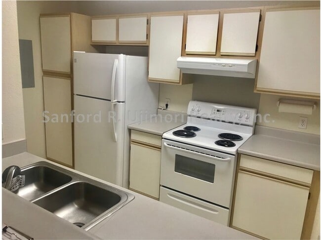 Building Photo - makai136 Unit 1