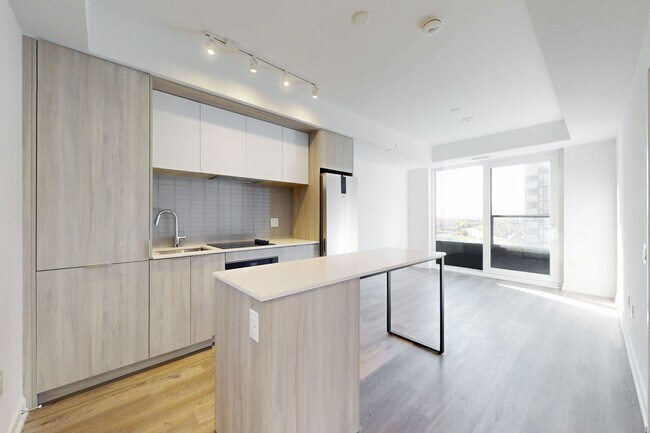 Photo - 395-395 Square One Dr