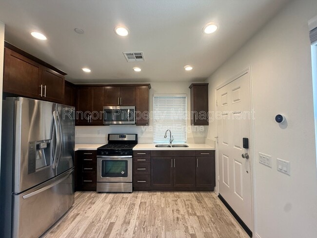 Building Photo - 360 S Saticoy Ave