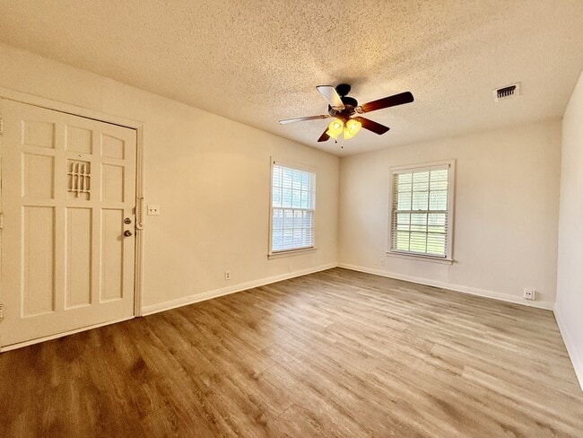 Photo - 4709 Penrose Ave