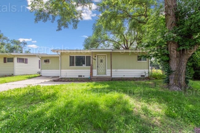 Building Photo - $1245 - 3 bed 1 bath - Single Family Home