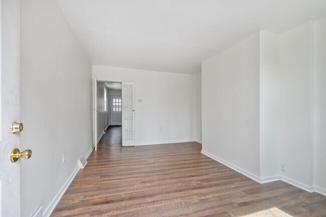Photo - 2 bed 1 bath with fresh updates - great lo...