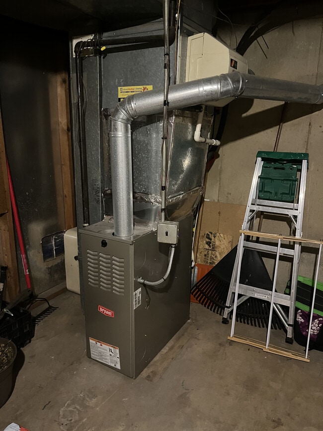 Photo - 32 N Albert St