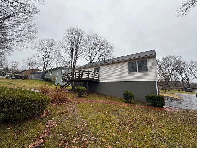 Photo - Beautiful Modern Home on the Plateau