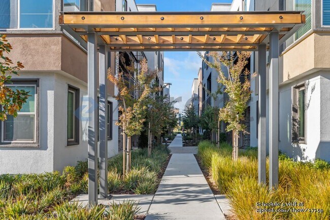 Photo - 25390 Parklane Dr