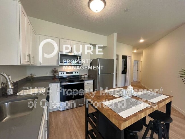 Photo - 22025 NE Halsey St