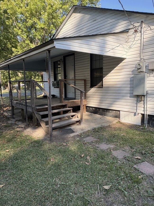 Photo - 631 W 5th
