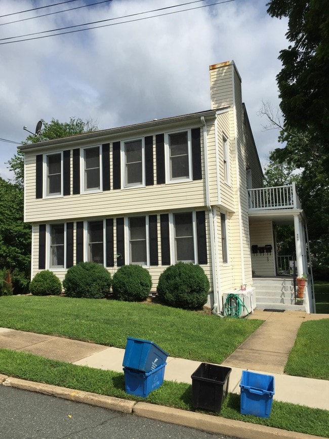 Front view - 505 Hawke St Unit 1