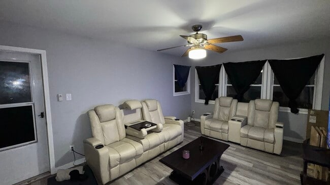 Photo - 93 Elmwood Dr E