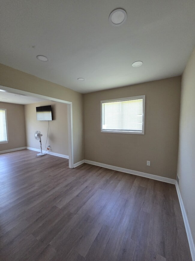 16136 Log Cabin St
