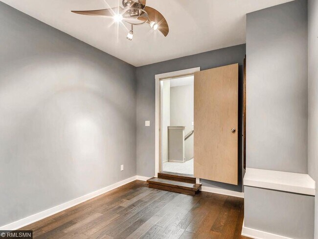 Photo - 790 Parkside Ln