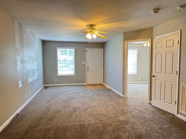 Photo - Fry - 918 1/2 Kingsbury Dr Unidad B