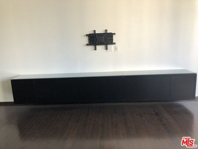 Photo - 1645 Vine St Unit 708
