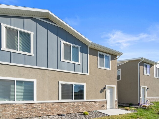 Photo - Spacious 3 Bed/2.5 Bath Townhome in Magna Community! Unit 7427