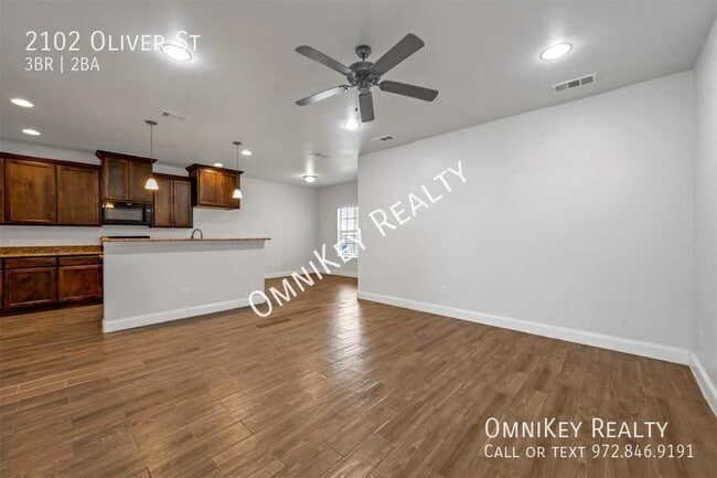 Photo - 2102 Oliver St