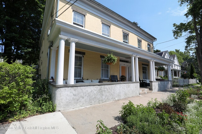 Photo - 109 St James St