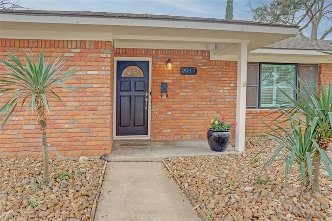 Photo - 9917 Cedardale Dr