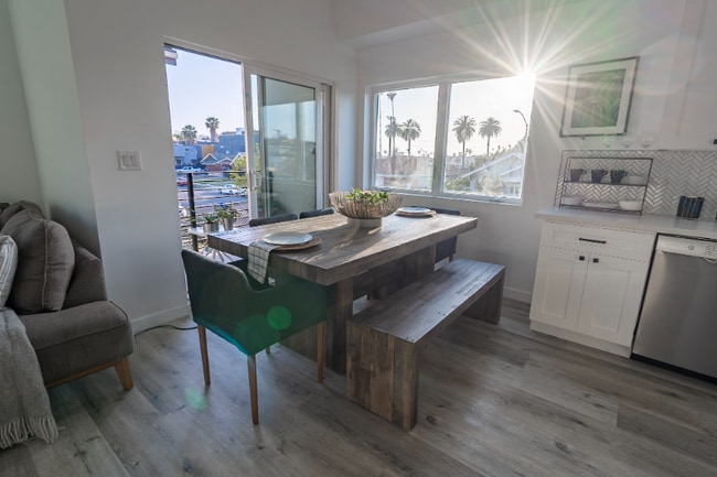 Photo - 140 N Carondelet St