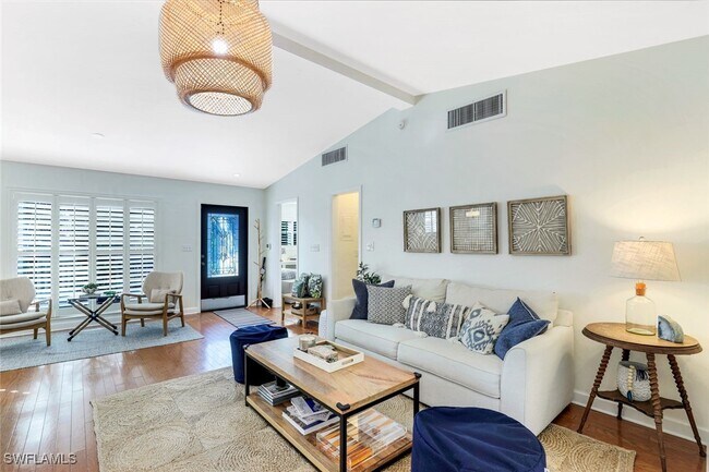 Photo - 739 7th Ave N