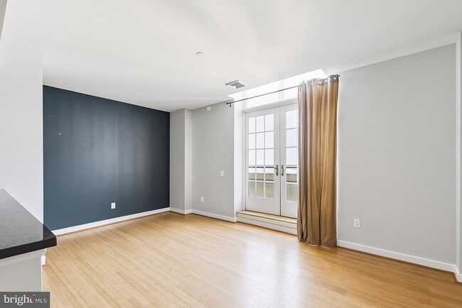 Building Photo - 111 S 15th St Unit P304 Rental