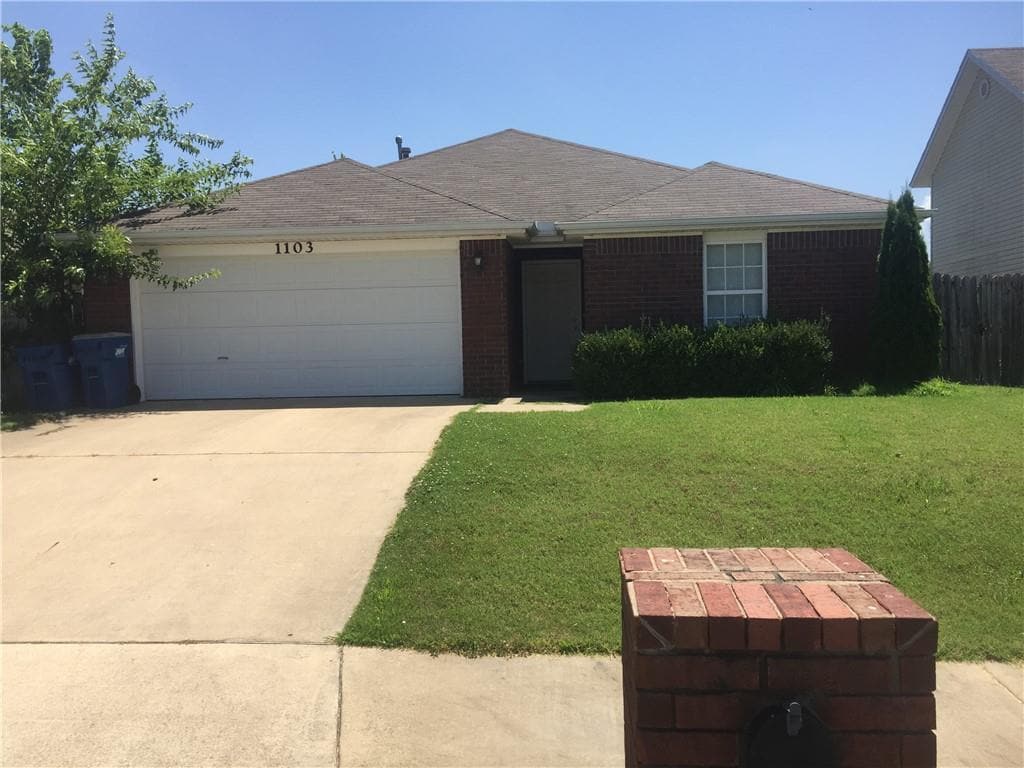 Photo - 1103 SW Apache Dr House