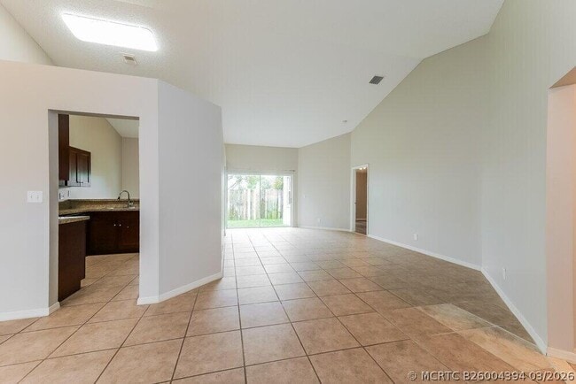 Photo - 180 Heatherwood Dr