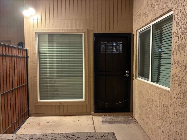 Building Photo - **NICE 2br/2ba PATIO HOME - (CHANDLER BLVD...
