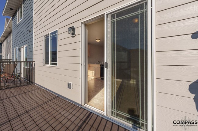 Photo - SPACIOUS TOWNHOME CONVENIENTLY LOCATED WITH IN-UNIT LAUNDRY