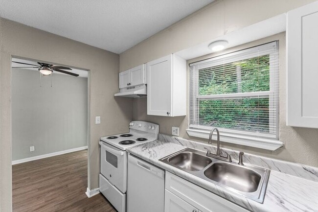 Photo - 916 Donaldson Rd