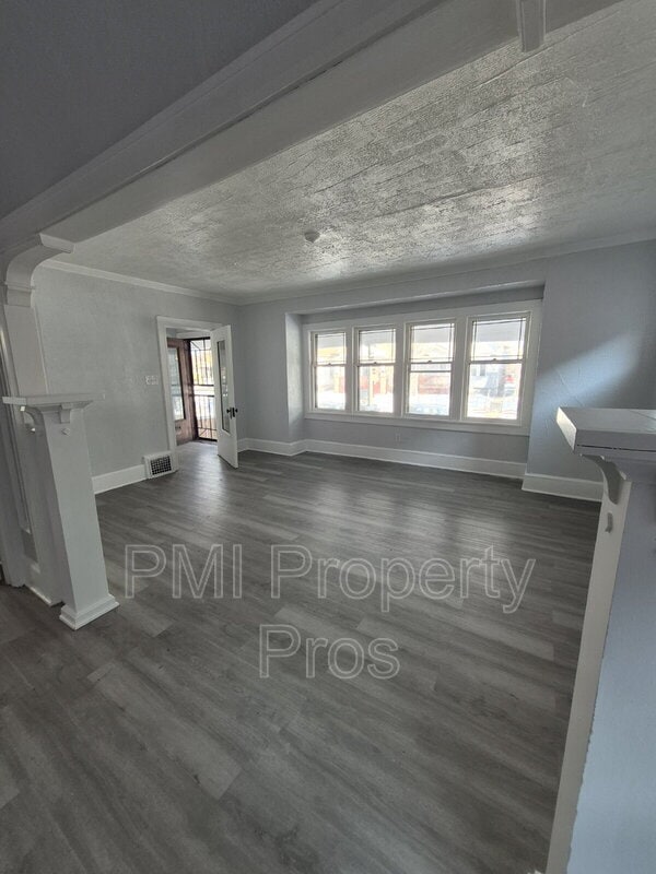 Building Photo - 2517 W Hadley St