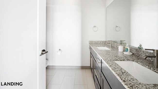 Photo - 1801 Meridian St Unidad 915